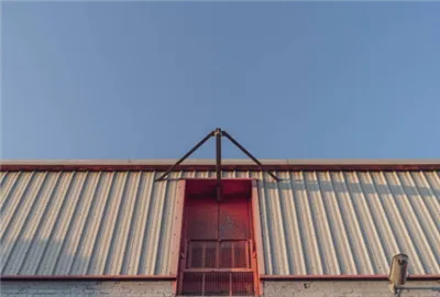 স্থায়ী সীম ধাতু ছাদ সিস্টেমের স্থায়িত্ব অন্বেষণ করা